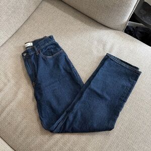 NWOT Abercrombie 90’s Straight Ultra High Rise- Curve Love SHORT